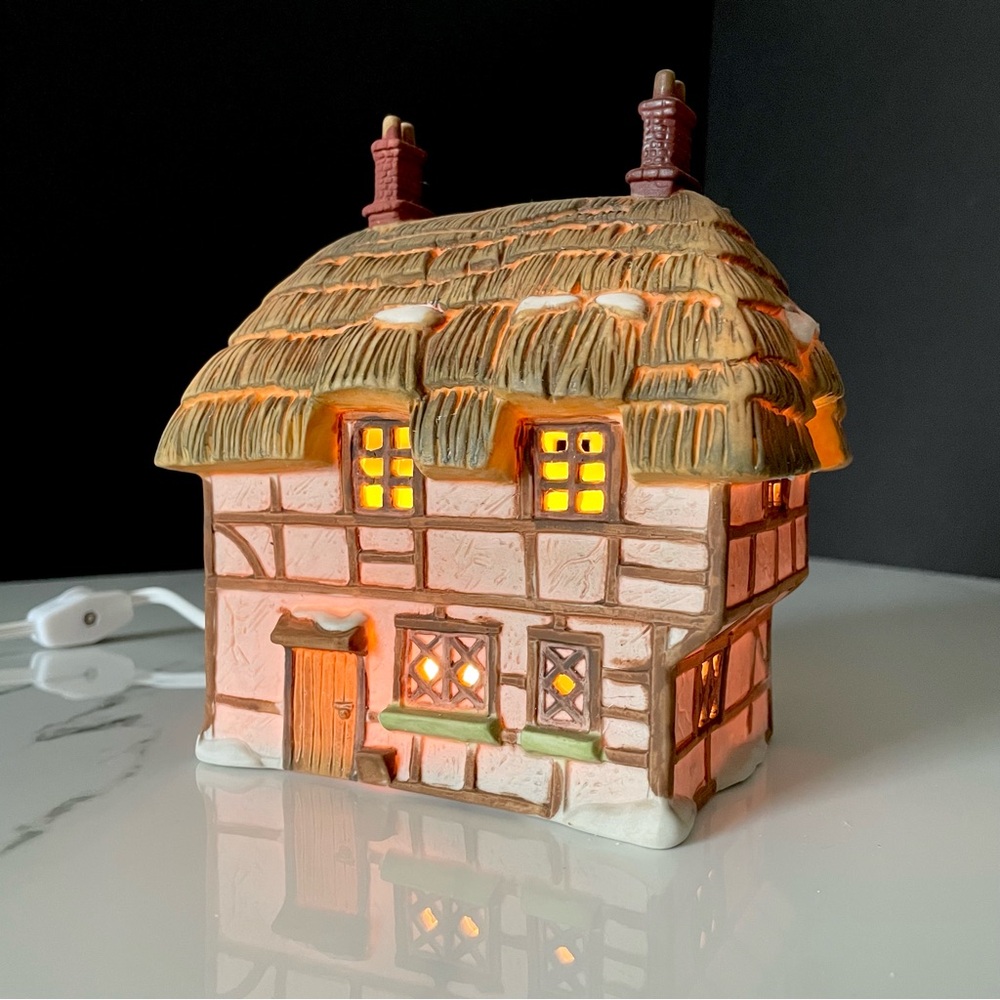 "Thatched Roof Cottage" Dickens Snow Village by Dept. 56